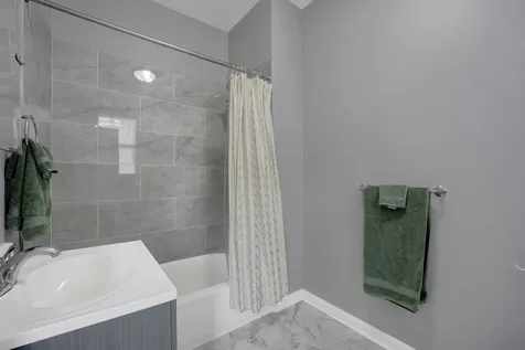 437 West 44th Place Chicago IL 60609