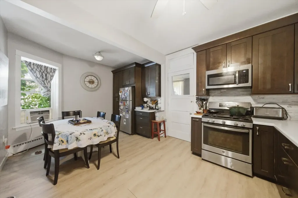 5051 North Lincoln Avenue Chicago IL 60625
