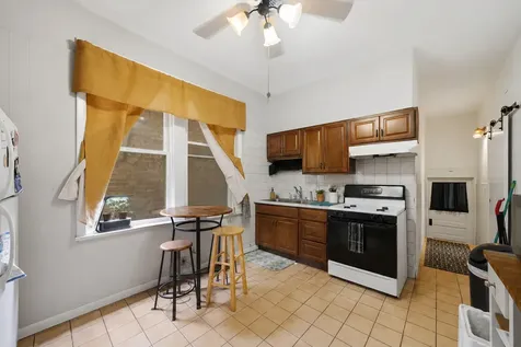 5051 North Lincoln Avenue Chicago IL 60625