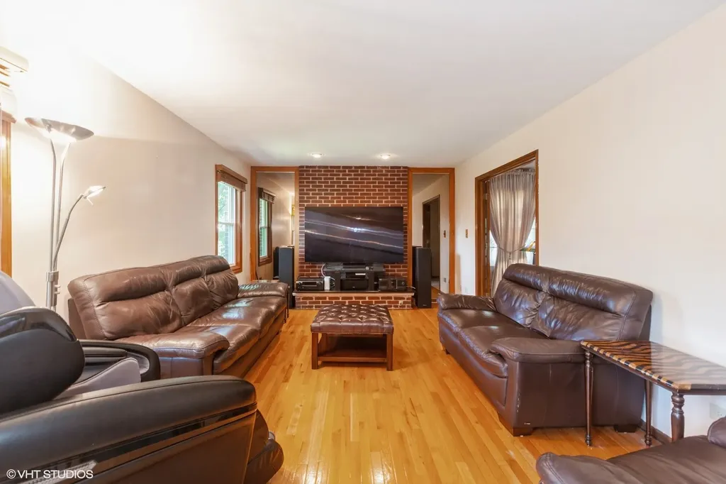 145 Rumsey Place Westmont IL 60559
