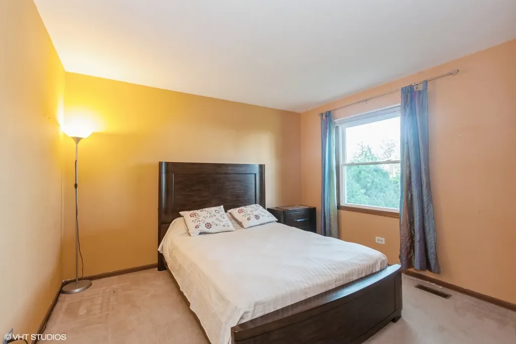 145 Rumsey Place Westmont IL 60559