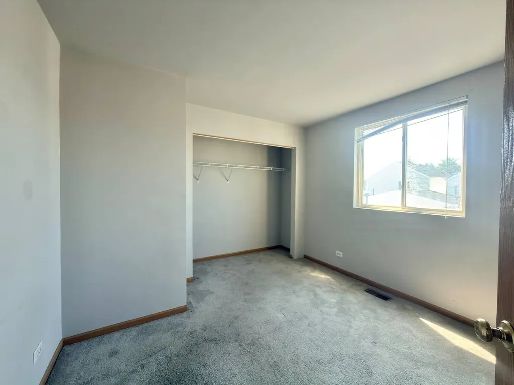 902 Symphony Drive Aurora IL 60504