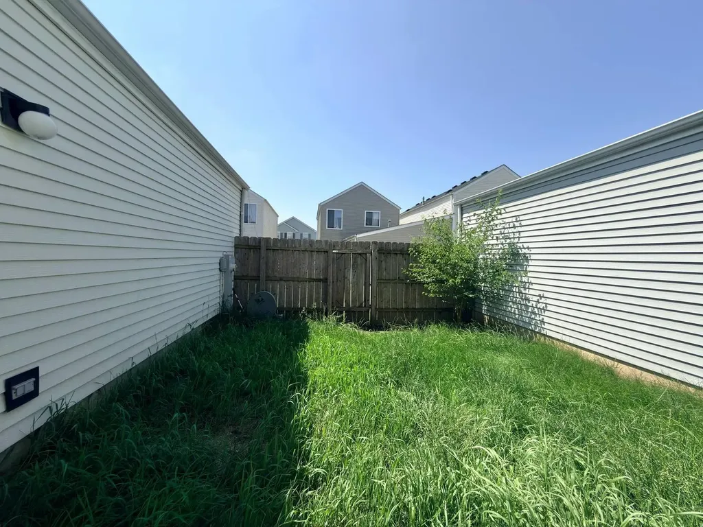 902 Symphony Drive Aurora IL 60504