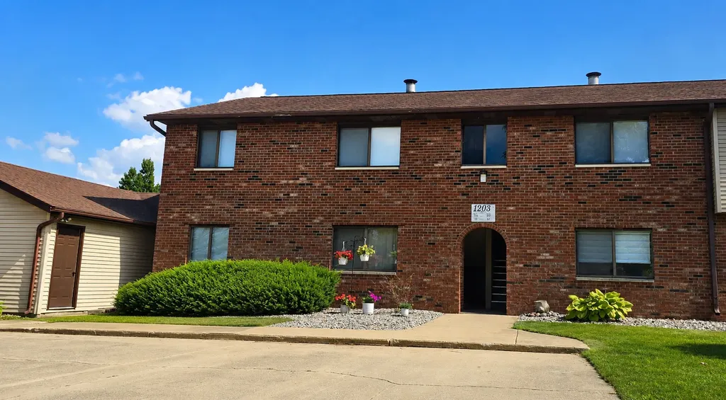 1203 Clifford Drive Urbana IL 61802