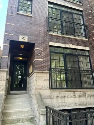 653 West Belmont Avenue Chicago IL 60657