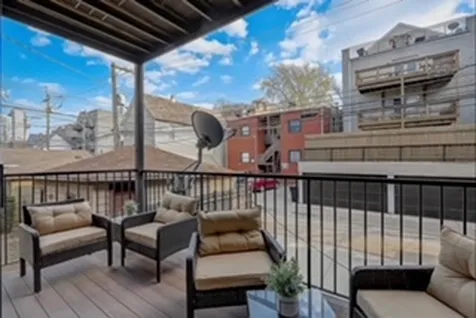 653 West Belmont Avenue Chicago IL 60657