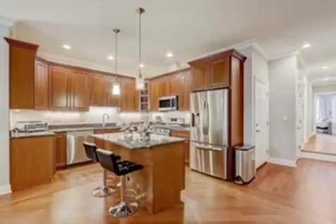 653 West Belmont Avenue Chicago IL 60657