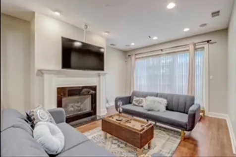 653 West Belmont Avenue Chicago IL 60657