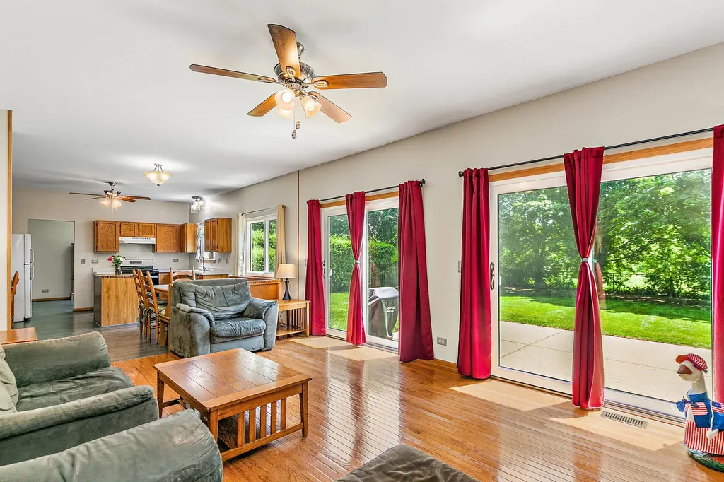 3880 Peartree Drive Lake In The Hills IL 60156