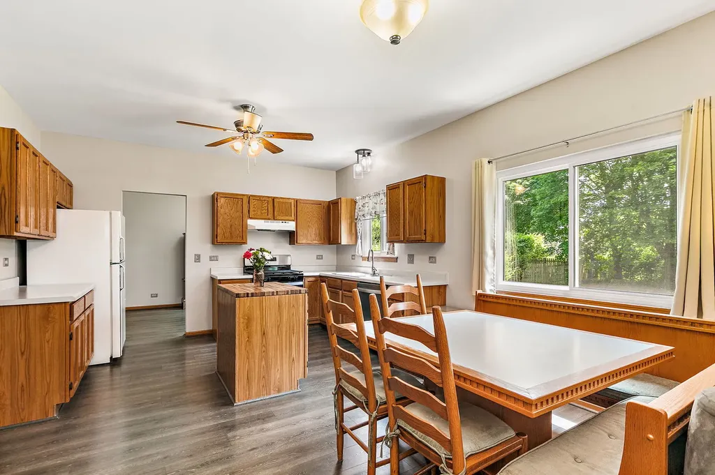 3880 Peartree Drive Lake In The Hills IL 60156