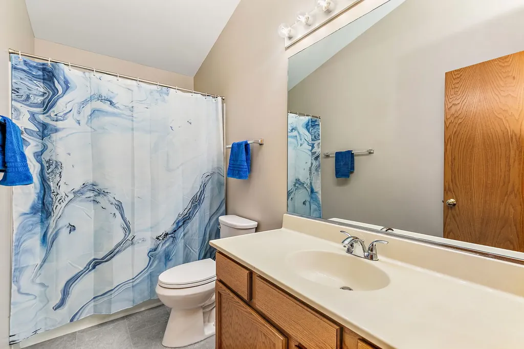 3880 Peartree Drive Lake In The Hills IL 60156