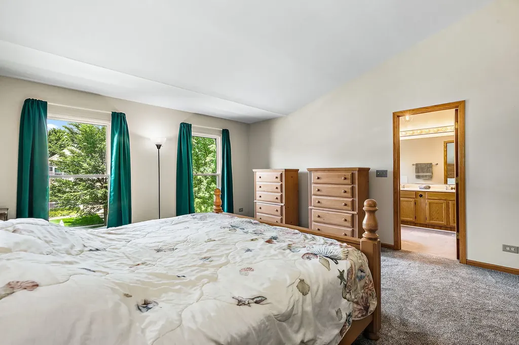 3880 Peartree Drive Lake In The Hills IL 60156