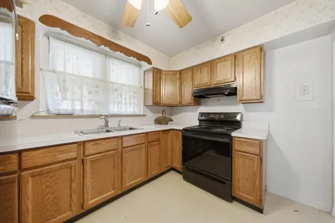 2416 South 2nd Avenue North Riverside IL 60546