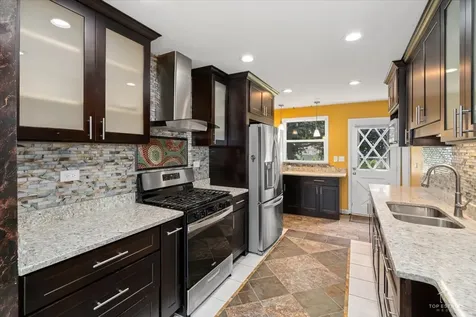 133 East Berkley Lane Hoffman Estates IL 60169