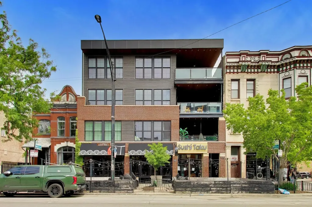 1902 West Division Street Chicago IL 60622