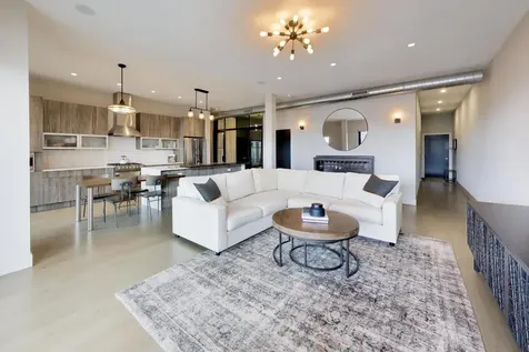 1902 West Division Street Chicago IL 60622