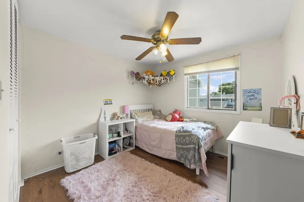 1613 Groton Court Wheaton IL 60189