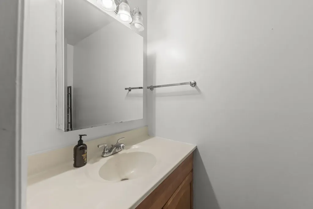1613 Groton Court Wheaton IL 60189
