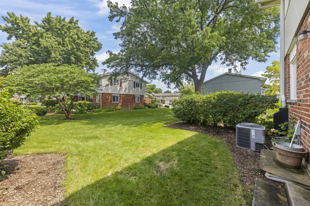 1613 Groton Court Wheaton IL 60189