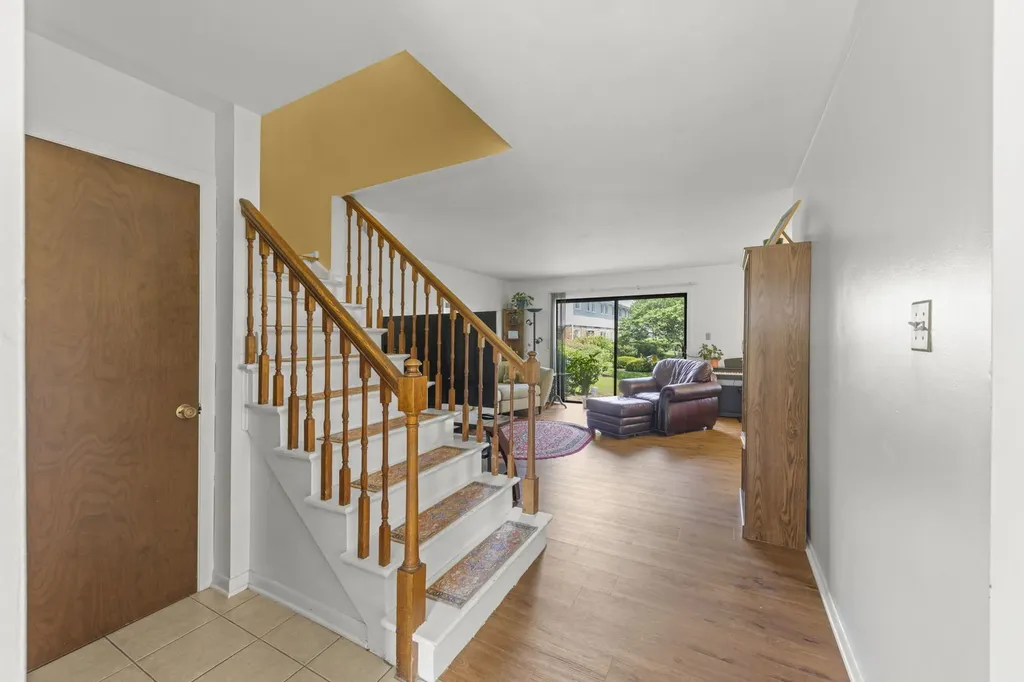 1613 Groton Court Wheaton IL 60189