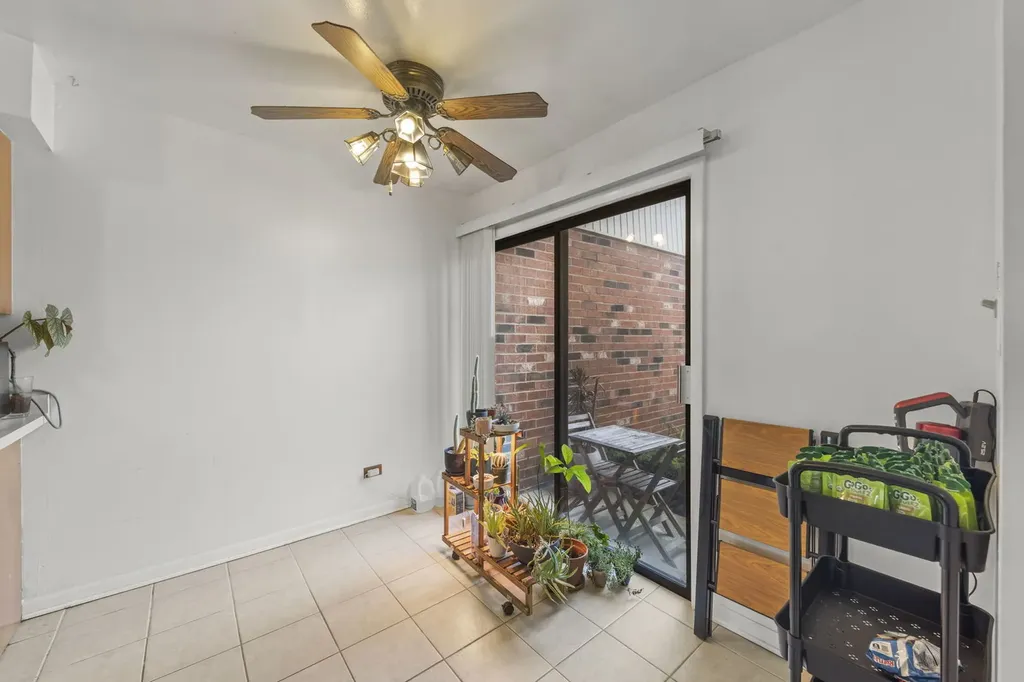 1613 Groton Court Wheaton IL 60189