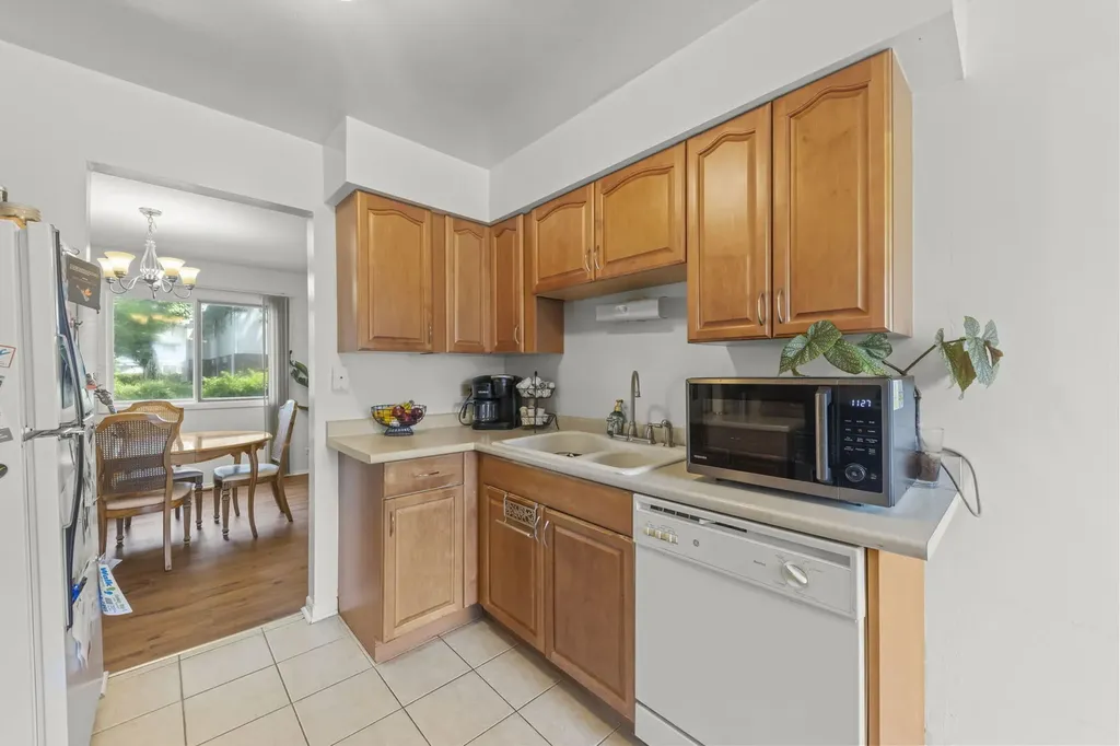 1613 Groton Court Wheaton IL 60189