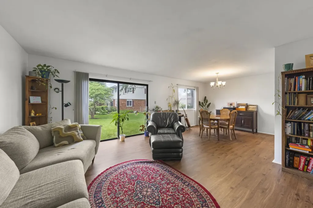 1613 Groton Court Wheaton IL 60189