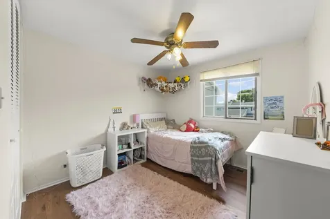 1613 Groton Court Wheaton IL 60189