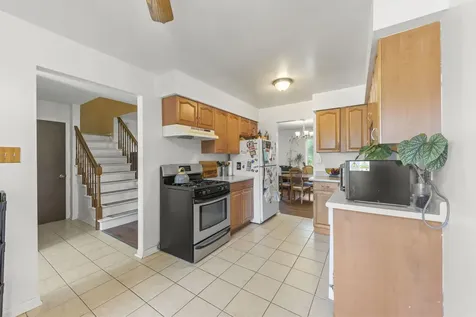 1613 Groton Court Wheaton IL 60189