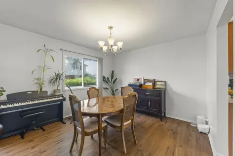 1613 Groton Court Wheaton IL 60189