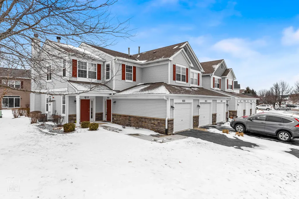 831 Genesee Drive Naperville IL 60563