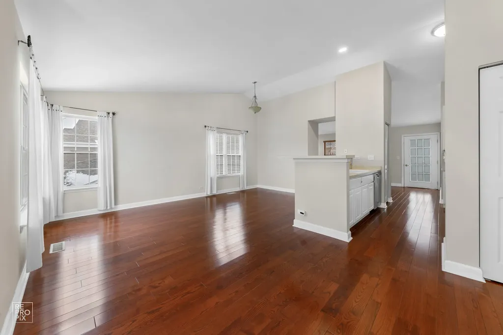 831 Genesee Drive Naperville IL 60563