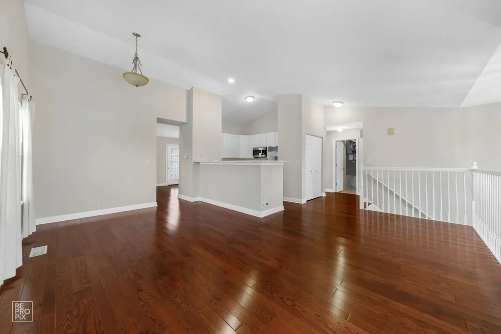 831 Genesee Drive Naperville IL 60563