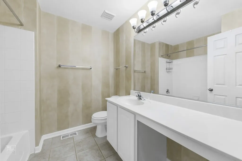 831 Genesee Drive Naperville IL 60563