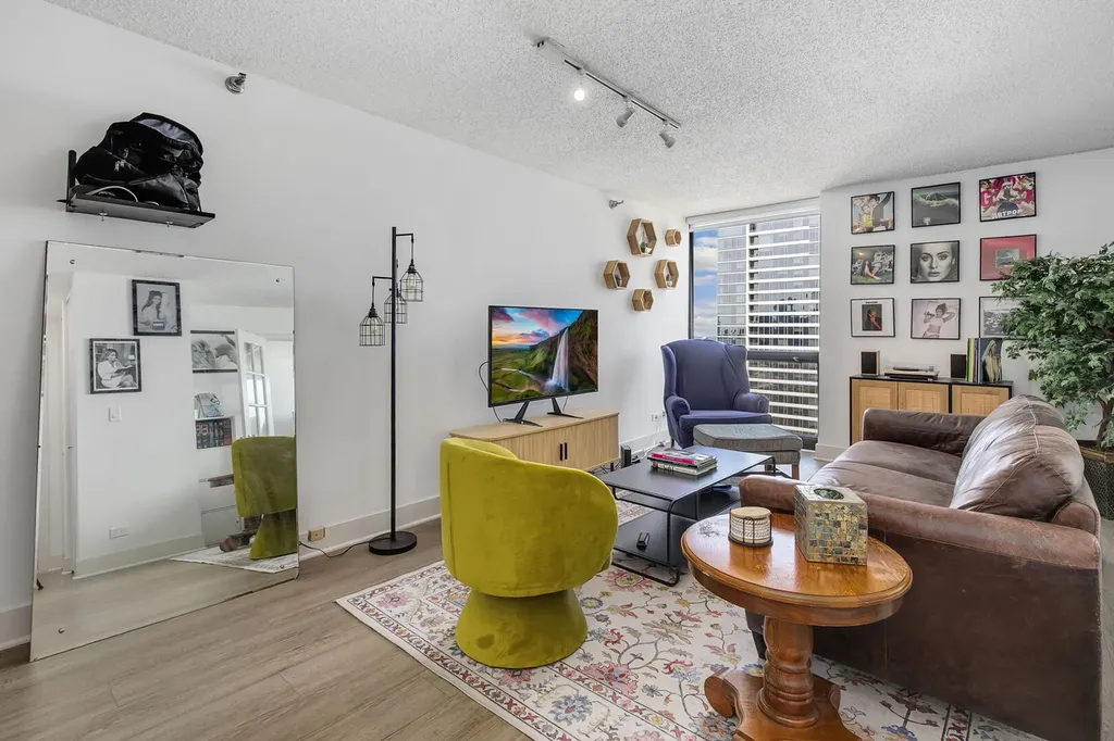 1122 North Clark Street Chicago IL 60610