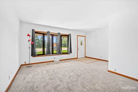 176 Boulder Hill Pass Montgomery IL 60538