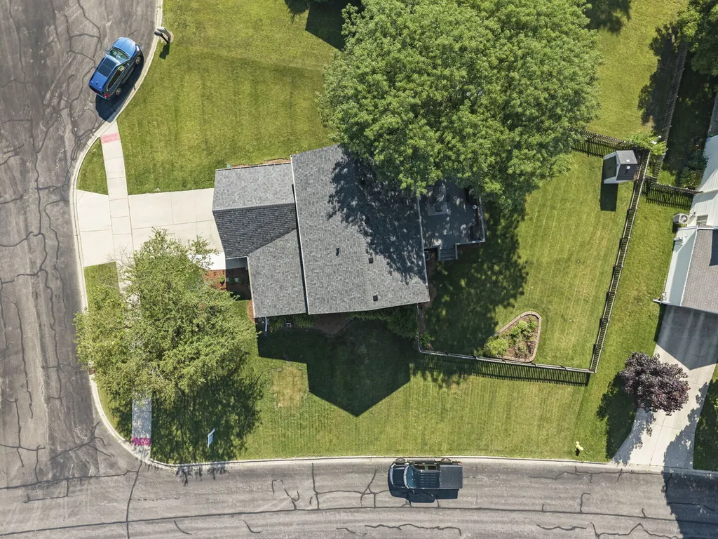 855 Peoria Court Carol Stream IL 60188