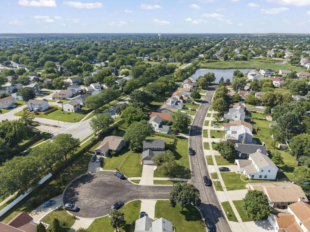 855 Peoria Court Carol Stream IL 60188