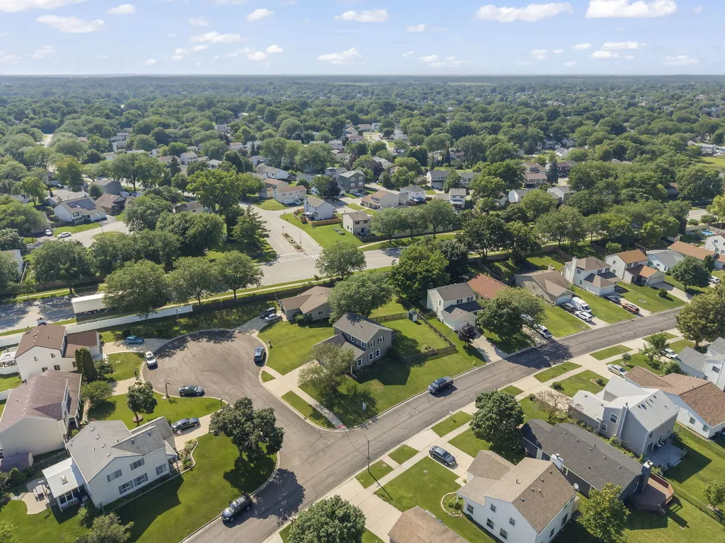 855 Peoria Court Carol Stream IL 60188