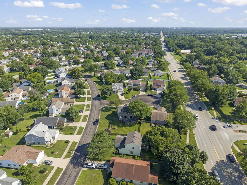 855 Peoria Court Carol Stream IL 60188