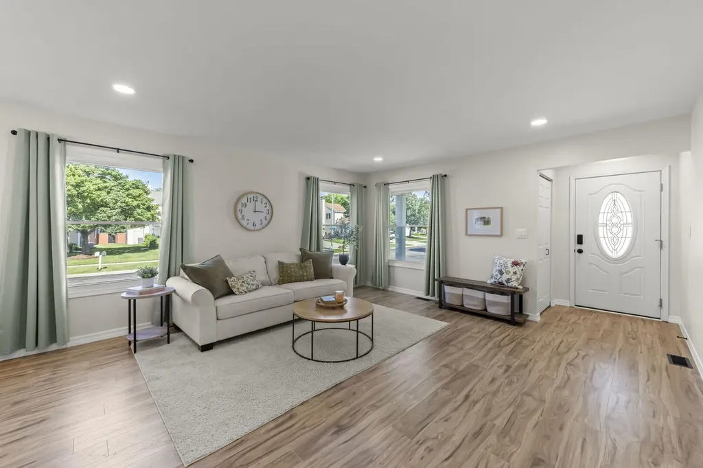 855 Peoria Court Carol Stream IL 60188