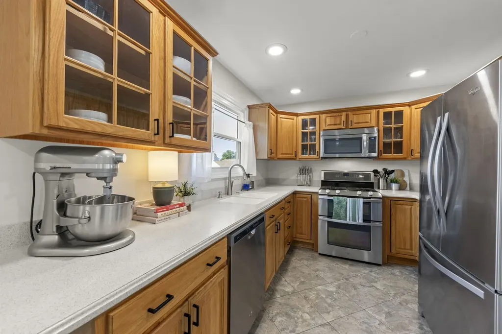 855 Peoria Court Carol Stream IL 60188