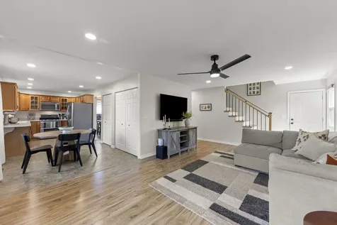855 Peoria Court Carol Stream IL 60188