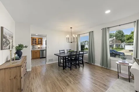855 Peoria Court Carol Stream IL 60188