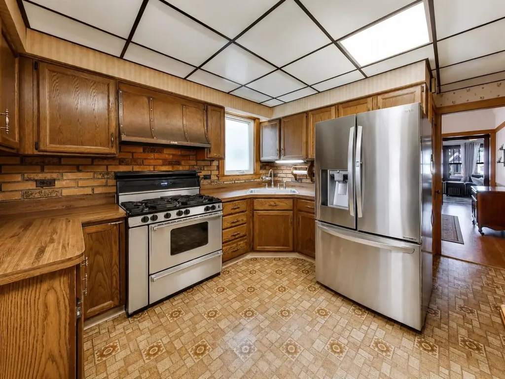 5337 North Ludlam Avenue Chicago IL 60630