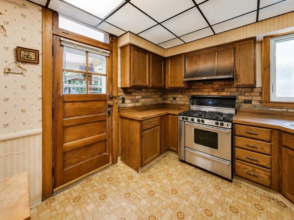 5337 North Ludlam Avenue Chicago IL 60630
