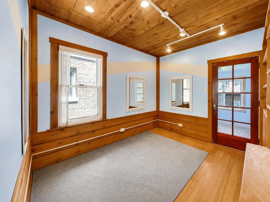 5337 North Ludlam Avenue Chicago IL 60630