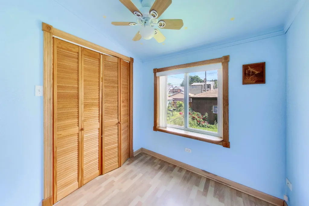 5337 North Ludlam Avenue Chicago IL 60630