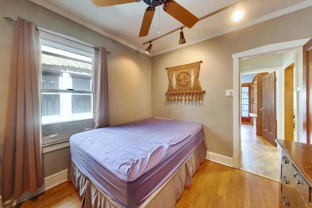 5337 North Ludlam Avenue Chicago IL 60630