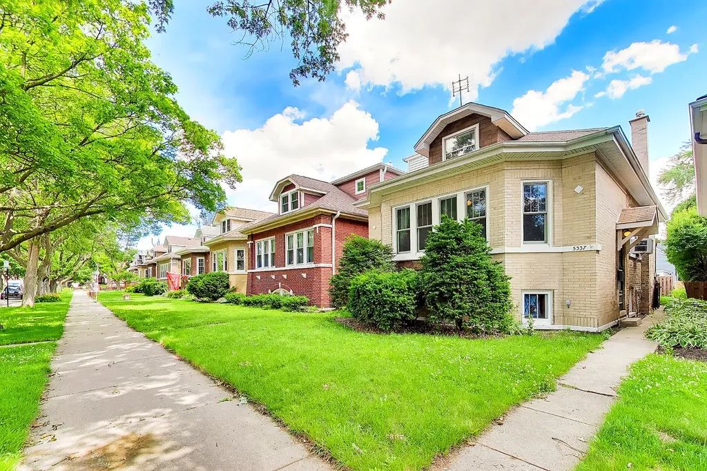 5337 North Ludlam Avenue Chicago IL 60630